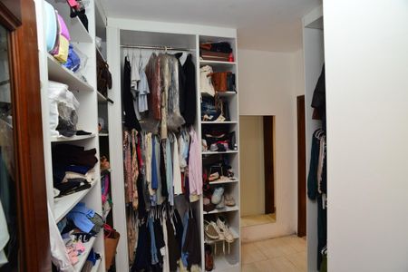 Casa de condomínio à venda com 1000m², 6 quartos e 2 vagasCloset