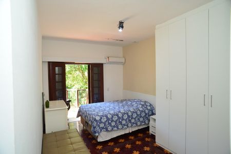 Casa de condomínio à venda com 1000m², 6 quartos e 2 vagasQuarto 1 Terceiro Piso