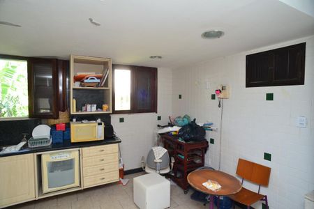 Casa de condomínio à venda com 1000m², 6 quartos e 2 vagasCozinha de Apoio