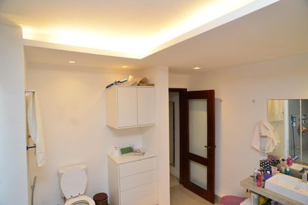 Casa de condomínio à venda com 1000m², 6 quartos e 2 vagasBanheiro Suíte Principal