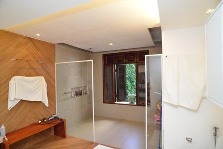 Casa de condomínio à venda com 1000m², 6 quartos e 2 vagasBanheiro Suíte Principal