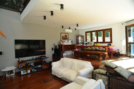 Casa de condomínio à venda com 1000m², 6 quartos e 2 vagasSala