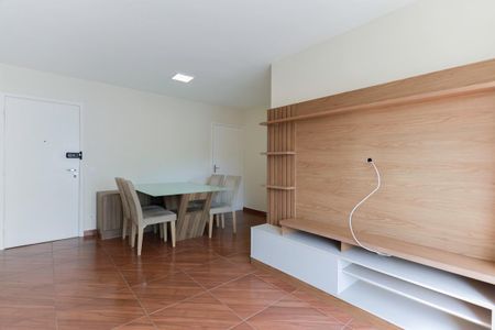 Apartamento para alugar com 70m², 2 quartos e 1 vagaSala