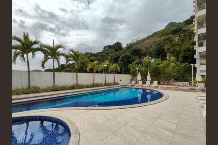 Apartamento à venda com 88m², 3 quartos e 2 vagas Apartamento à venda com 88m², 3 quartos e 2 vagasÁrea comum - Piscina