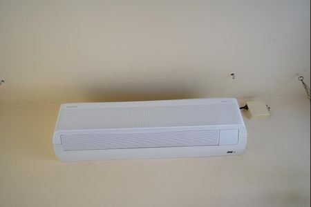 Sala ar condicionado  de apartamento à venda com 2 quartos, 44m² em Menino Deus, Porto Alegre