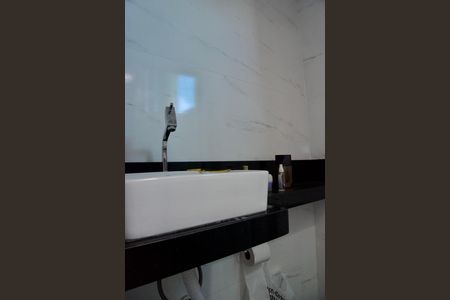 Casa para alugar com 150m², 2 quartos e sem vagaBanheiro - Detalhes