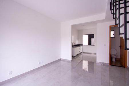 Sala de casa para alugar com 2 quartos, 64m² em Mutondo, São Gonçalo