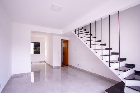 Sala de casa para alugar com 2 quartos, 64m² em Mutondo, São Gonçalo