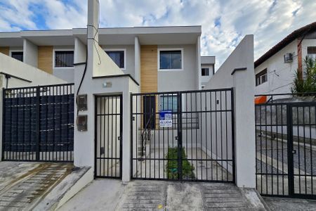 Casa para alugar com 64m², 2 quartos e 1 vagaFachada + placa