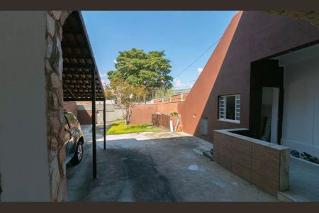 Casa para alugar com 2 quartos, 270m² em Heliópolis, Belo Horizonte