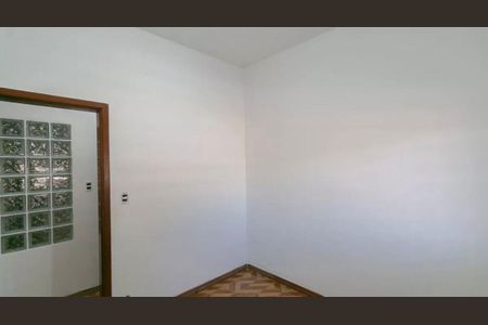 Casa para alugar com 2 quartos, 270m² em Heliópolis, Belo Horizonte