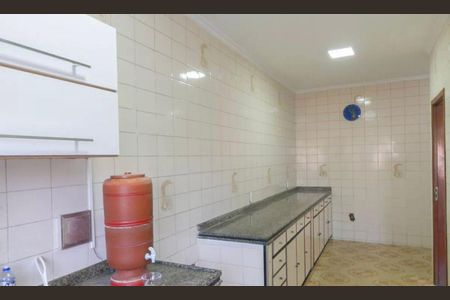 Cozinha de casa para alugar com 2 quartos, 270m² em Heliópolis, Belo Horizonte