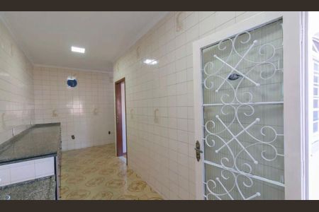 Cozinha de casa para alugar com 2 quartos, 270m² em Heliópolis, Belo Horizonte