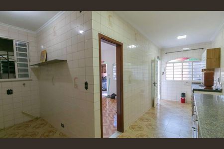 Cozinha de casa para alugar com 2 quartos, 270m² em Heliópolis, Belo Horizonte