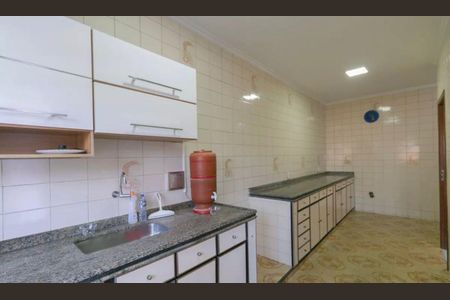 Cozinha de casa para alugar com 2 quartos, 270m² em Heliópolis, Belo Horizonte