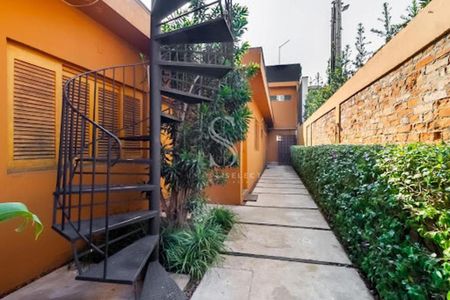 Casa à venda com 307m², 8 quartos e sem vaga