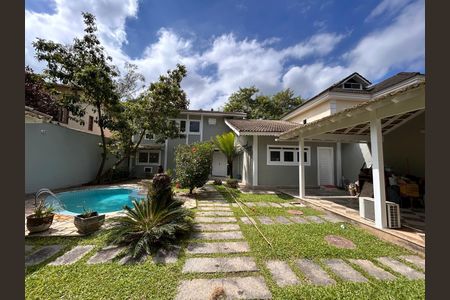 Casa de condomínio à venda com 250m², 3 quartos e 2 vagasÁrea externa