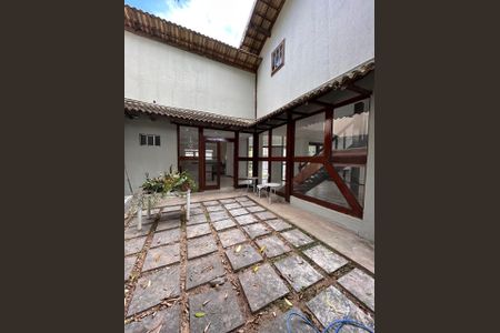 Casa de condomínio à venda com 250m², 3 quartos e 2 vagasÁrea externa