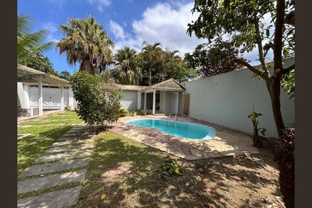 Casa de condomínio à venda com 250m², 3 quartos e 2 vagasÁrea externa