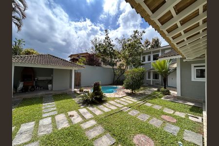 Casa de condomínio à venda com 250m², 3 quartos e 2 vagasÁrea externa