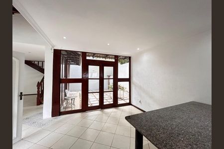 Casa de condomínio à venda com 250m², 3 quartos e 2 vagasCozinha