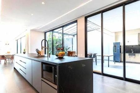 Casa à venda com 3 quartos, 1200m² em Jardim dos Estados, São Paulo