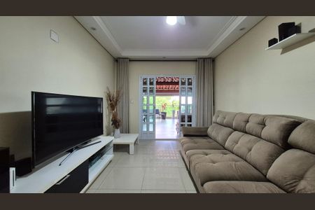Casa à venda com 193m², 3 quartos e 2 vagasSala