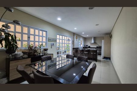 Casa à venda com 193m², 3 quartos e 2 vagasSala de jantar