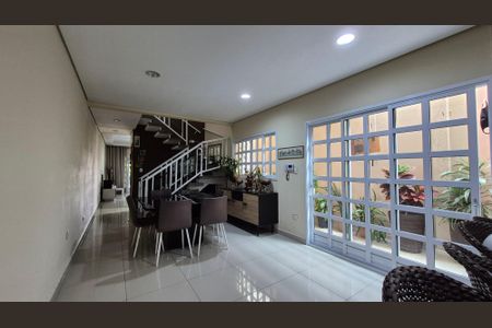 Casa à venda com 193m², 3 quartos e 2 vagasSala de jantar