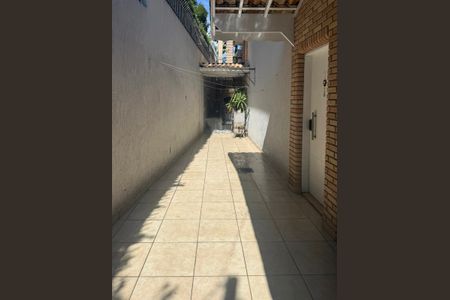 Casa à venda com 125m², 3 quartos e 4 vagas Casa à venda com 125m², 3 quartos e 4 vagasLateral