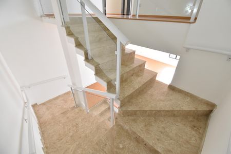 Casa para alugar com 450m², 3 quartos e 12 vagasCorredor/Escadas