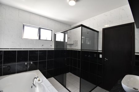 Casa para alugar com 450m², 3 quartos e 12 vagasBanheiro da Suíte 1