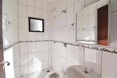 Casa para alugar com 450m², 3 quartos e 12 vagasBanheiro externo