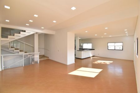 Sala de casa para alugar com 3 quartos, 450m² em Bacacheri, Curitiba