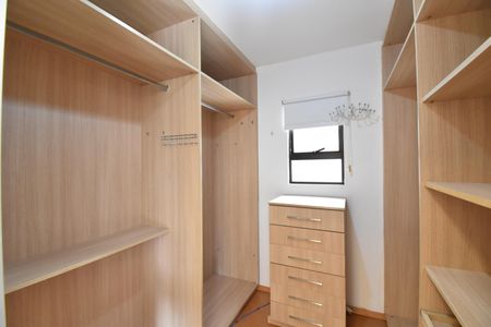 Casa para alugar com 450m², 3 quartos e 12 vagasCloset da suíte 1