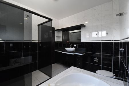 Casa para alugar com 450m², 3 quartos e 12 vagasBanheiro da Suíte 1