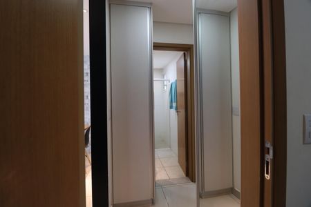 Apartamento para alugar com 65m², 2 quartos e 2 vagasCorredor - Armários