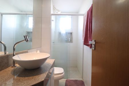 Apartamento para alugar com 65m², 2 quartos e 2 vagasBanheiro do Quarto 2