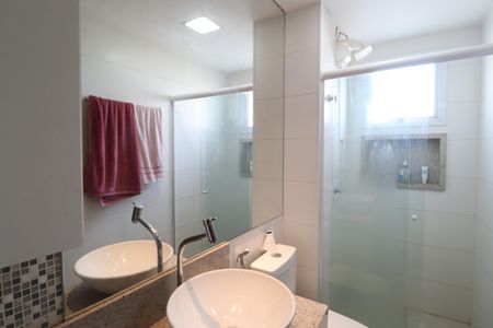 Apartamento para alugar com 65m², 2 quartos e 2 vagasBanheiro do Quarto 2