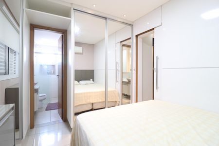 Apartamento para alugar com 65m², 2 quartos e 2 vagasQuarto 2 - Suíte