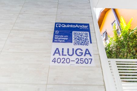 Casa de condomínio para alugar com 246m², 7 quartos e 4 vagas Casa de condomínio para alugar com 246m², 7 quartos e 4 vagasVista da Rua