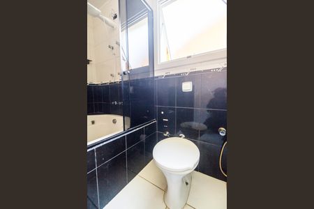 Casa de condomínio para alugar com 246m², 7 quartos e 4 vagas Casa de condomínio para alugar com 246m², 7 quartos e 4 vagasBanheiro da Suíte