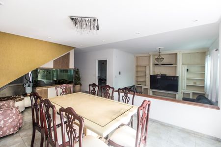 Casa de condomínio para alugar com 246m², 7 quartos e 4 vagas Casa de condomínio para alugar com 246m², 7 quartos e 4 vagasSala