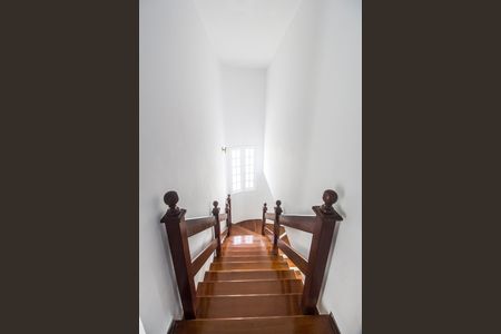 Casa de condomínio para alugar com 246m², 7 quartos e 4 vagas Casa de condomínio para alugar com 246m², 7 quartos e 4 vagasEscada