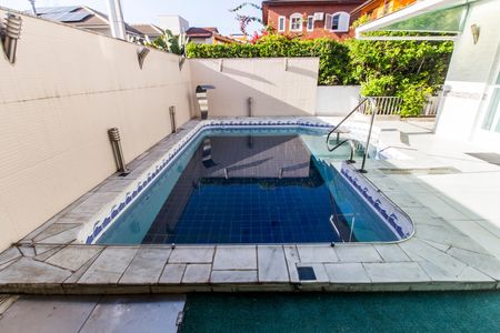 Casa de condomínio para alugar com 246m², 7 quartos e 4 vagas Casa de condomínio para alugar com 246m², 7 quartos e 4 vagasPiscina
