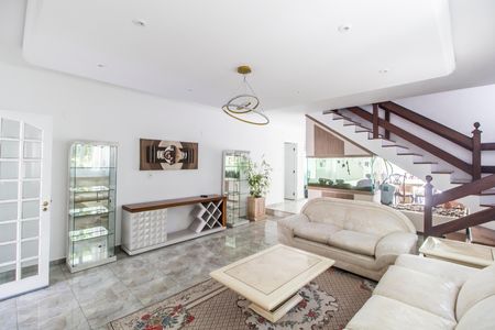 Casa de condomínio para alugar com 246m², 7 quartos e 4 vagas Casa de condomínio para alugar com 246m², 7 quartos e 4 vagasSala