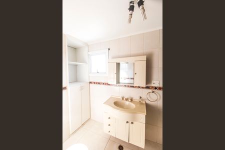 Casa de condomínio para alugar com 246m², 7 quartos e 4 vagas Casa de condomínio para alugar com 246m², 7 quartos e 4 vagasBanheiro da Suíte