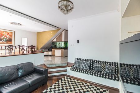 Casa de condomínio para alugar com 246m², 7 quartos e 4 vagas Casa de condomínio para alugar com 246m², 7 quartos e 4 vagasSala