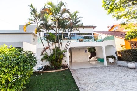 Casa de condomínio para alugar com 246m², 7 quartos e 4 vagas Casa de condomínio para alugar com 246m², 7 quartos e 4 vagasVista da Rua