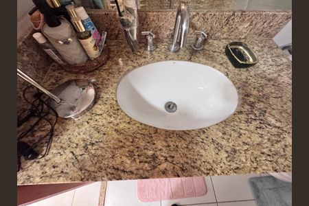 Apartamento à venda com 86m², 2 quartos e 1 vagaBanheiro Social